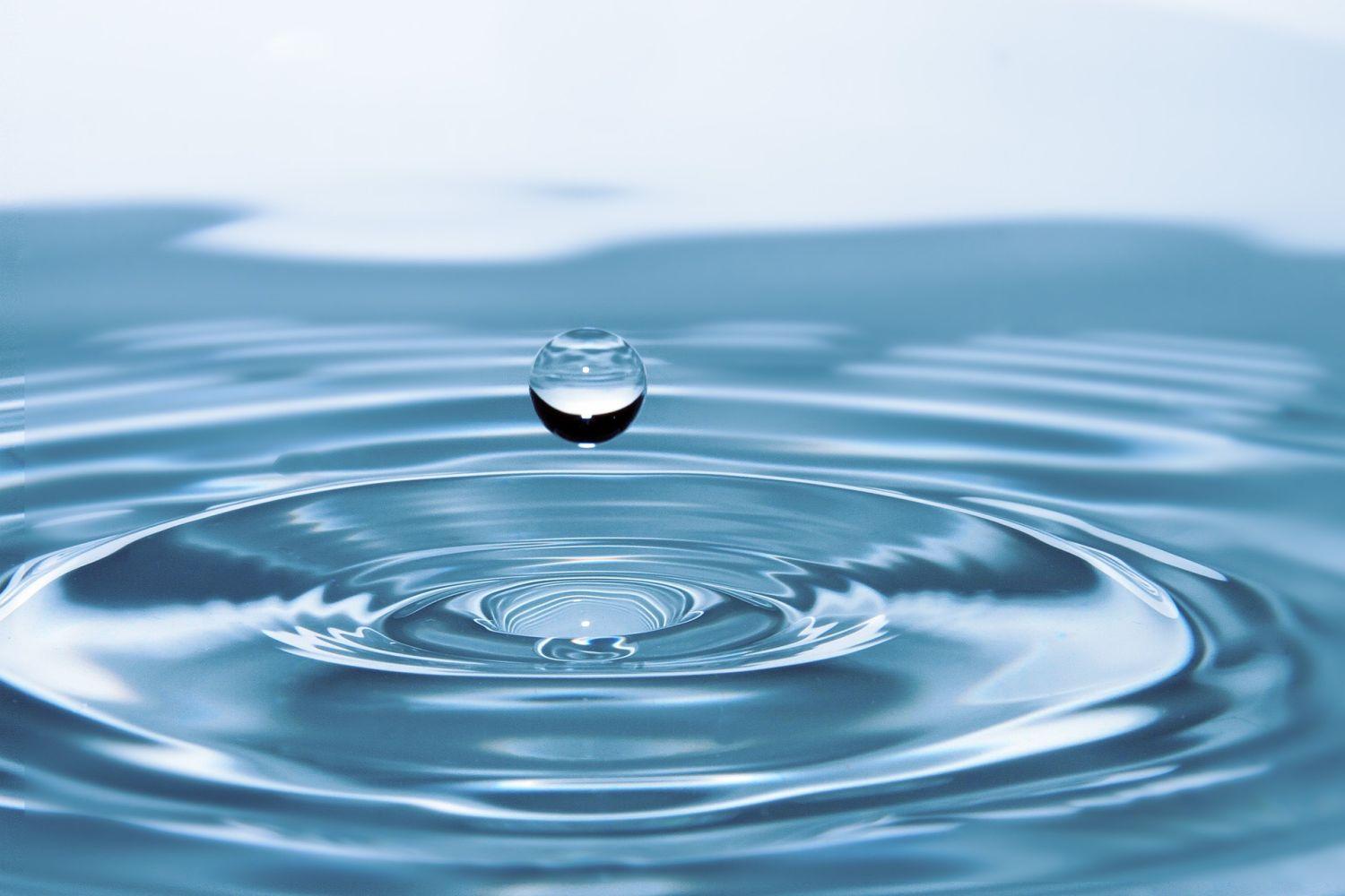 drop-of-water-g55d2ce78a_1920